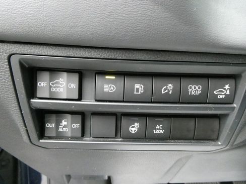 Used 2022 Toyota Tundra Platinum image 28