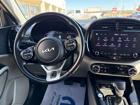 Used 2023 Kia Soul EX image 13