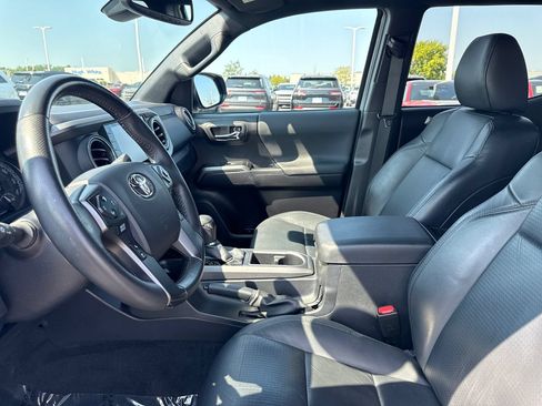 Used 2021 Toyota Tacoma TRD Sport AWD/4WD image 13