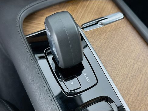 Used 2025 Volvo XC90 B6 Plus image 19