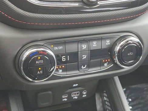 Certified 2023 Chevrolet TrailBlazer RS w/ Sun and Liftgate Package AWD/4WD image 17