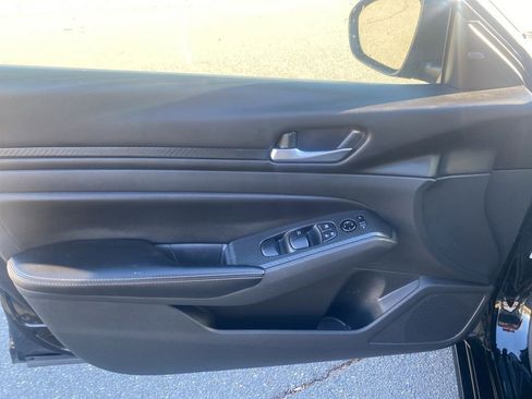 Used 2024 Nissan Altima 2.5 SV image 10