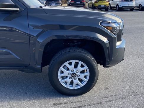 Used 2025 Toyota Tacoma SR image 9