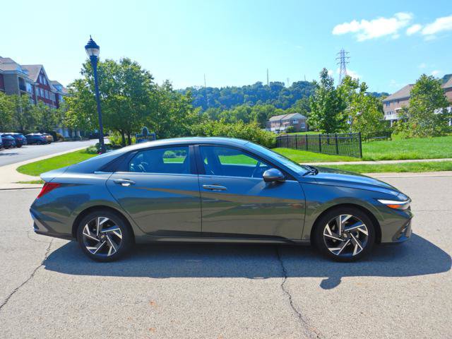 Used 2025 Hyundai Elantra SEL FWD image 10