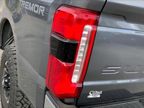 Used 2025 Ford F250 Lariat w/ Tremor Off-Road Package image 28