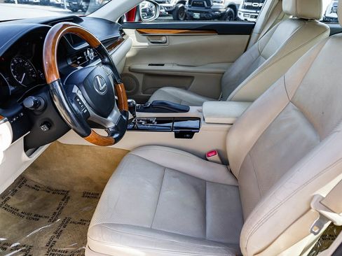 Used 2014 Lexus ES 300h w/ Luxury Package w/Bamboo Trim image 19