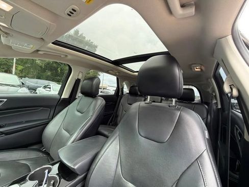 Used 2018 Ford Edge Titanium w/ Equipment Group 302A FWD image 7