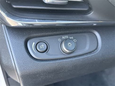 Used 2025 Buick Envista Preferred image 25