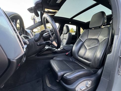 Used 2017 Porsche Cayenne S AWD/4WD image 12