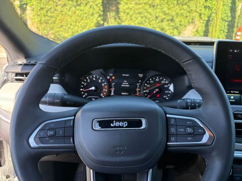 Used 2025 Jeep Compass Limited AWD/4WD image 29