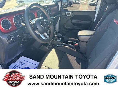 Used 2023 Jeep Wrangler Rubicon image 12