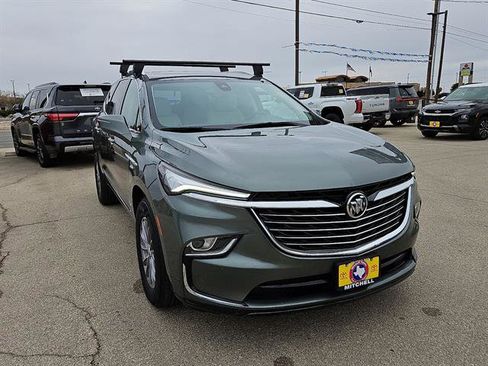 Used 2024 Buick Enclave Essence image 7