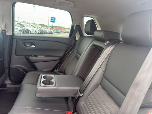 Used 2025 Nissan Rogue SV w/ Rock Creek Premium Package AWD/4WD image 33