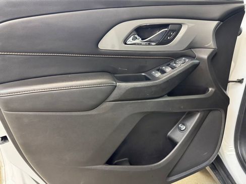Used 2021 Chevrolet Traverse LT FWD image 8