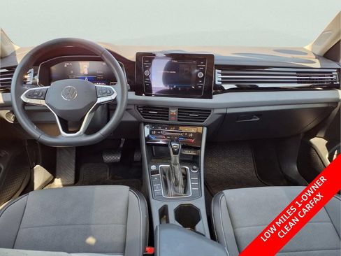 Used 2025 Volkswagen Jetta SE w/ Sunroof Package FWD image 11