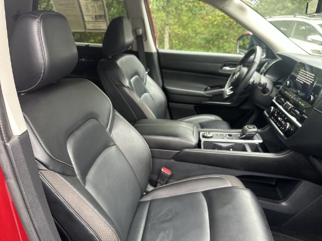 Used 2024 Nissan Pathfinder SL AWD/4WD image 35