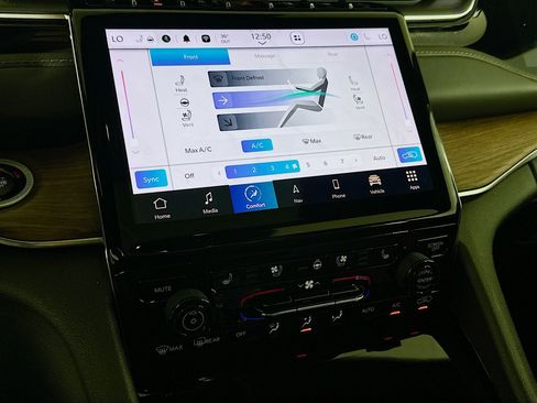 Used 2022 Jeep Grand Cherokee Summit w/ Luxury Tech Group V image 24