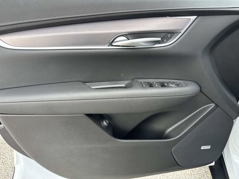 New 2026 Cadillac XT5 Luxury image 18