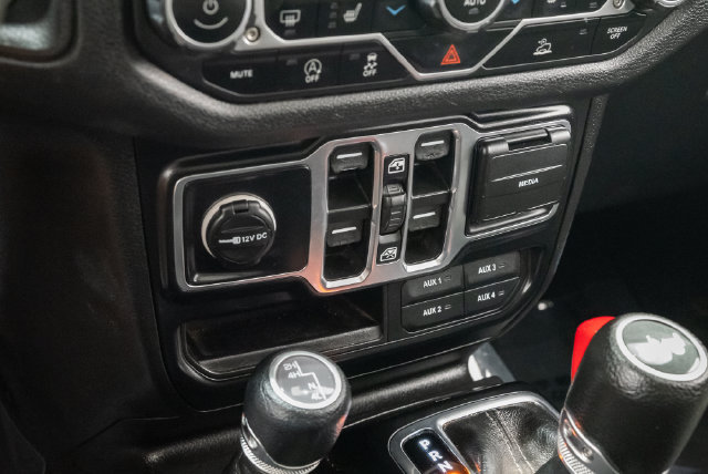 Used 2024 Jeep Wrangler Unlimited Sport AWD/4WD image 22