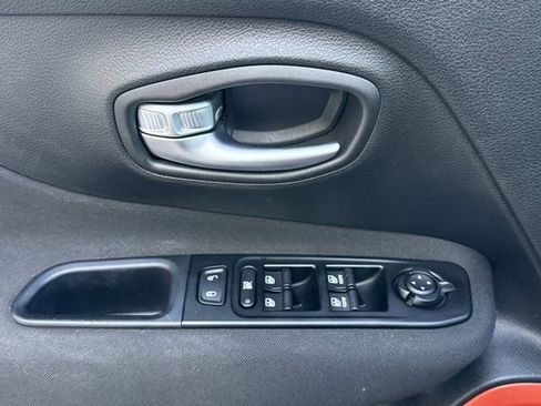 Used 2021 Jeep Renegade Sport image 15