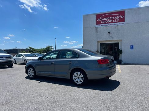 Used 2011 Volkswagen Jetta SE FWD image 3