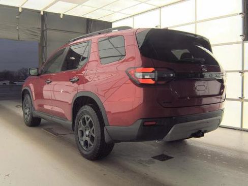 Used 2025 Honda Pilot TrailSport image 7