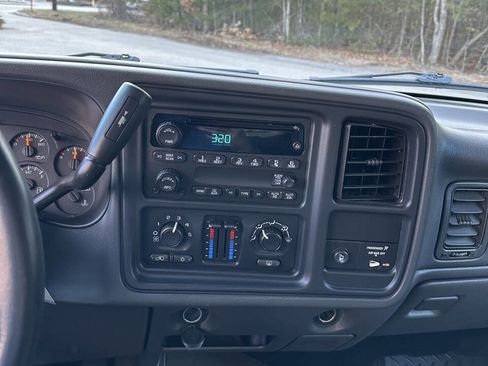 Used 2007 GMC Sierra 2500 SLE w/ Snow Plow Prep Package image 24