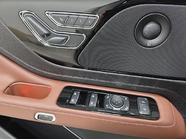 New 2027 Lincoln Aviator Reserve w/ Jet Appearance Package AWD/4WD image 25