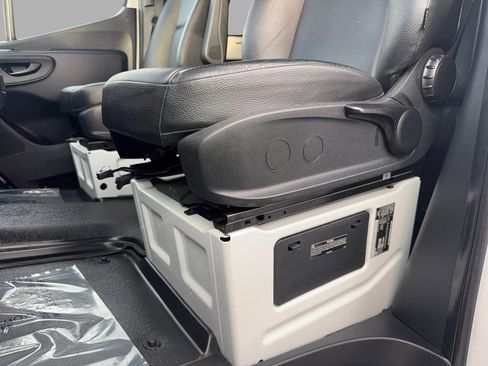 Used 2021 Mercedes-Benz Sprinter 2500 image 33