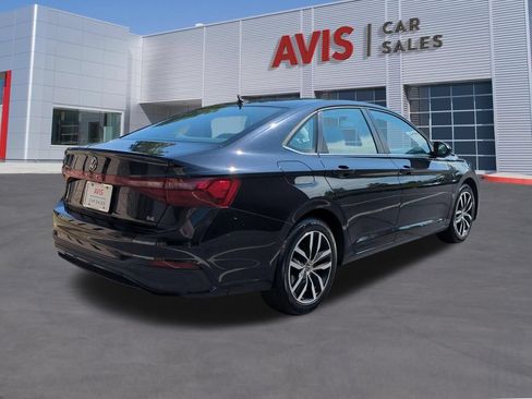 Used 2025 Volkswagen Jetta SE FWD image 6