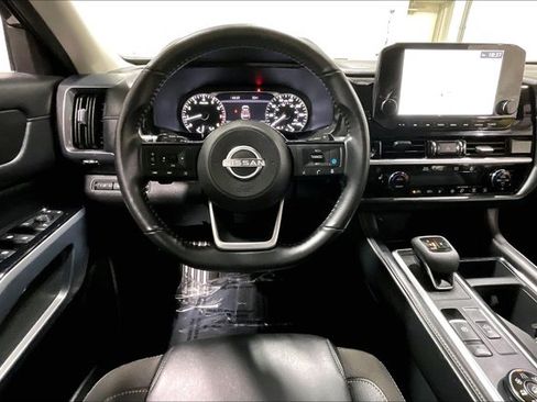 Used 2025 Nissan Pathfinder SL AWD/4WD image 5