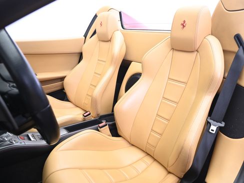 Used 2013 Ferrari 458 Spider image 5