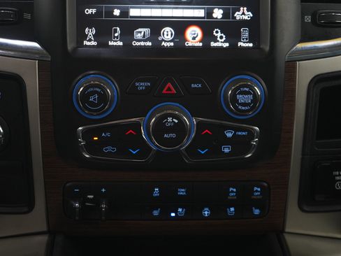 Used 2016 RAM 2500 Laramie w/ Convenience Group AWD/4WD image 19