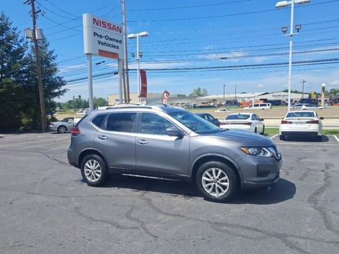 Used 2018 Nissan Rogue SV w/ Premium Package AWD/4WD image 3