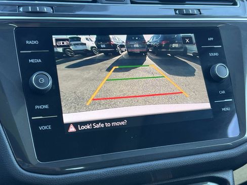 Certified 2022 Volkswagen Tiguan SE image 14