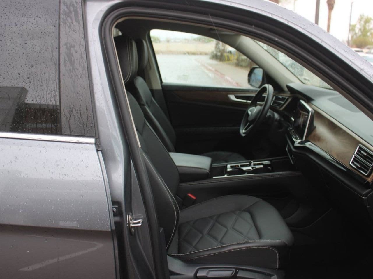 Used 2025 Volkswagen Atlas SE AWD/4WD image 15