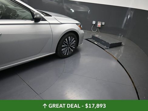 Used 2024 Nissan Altima 2.5 SV image 24