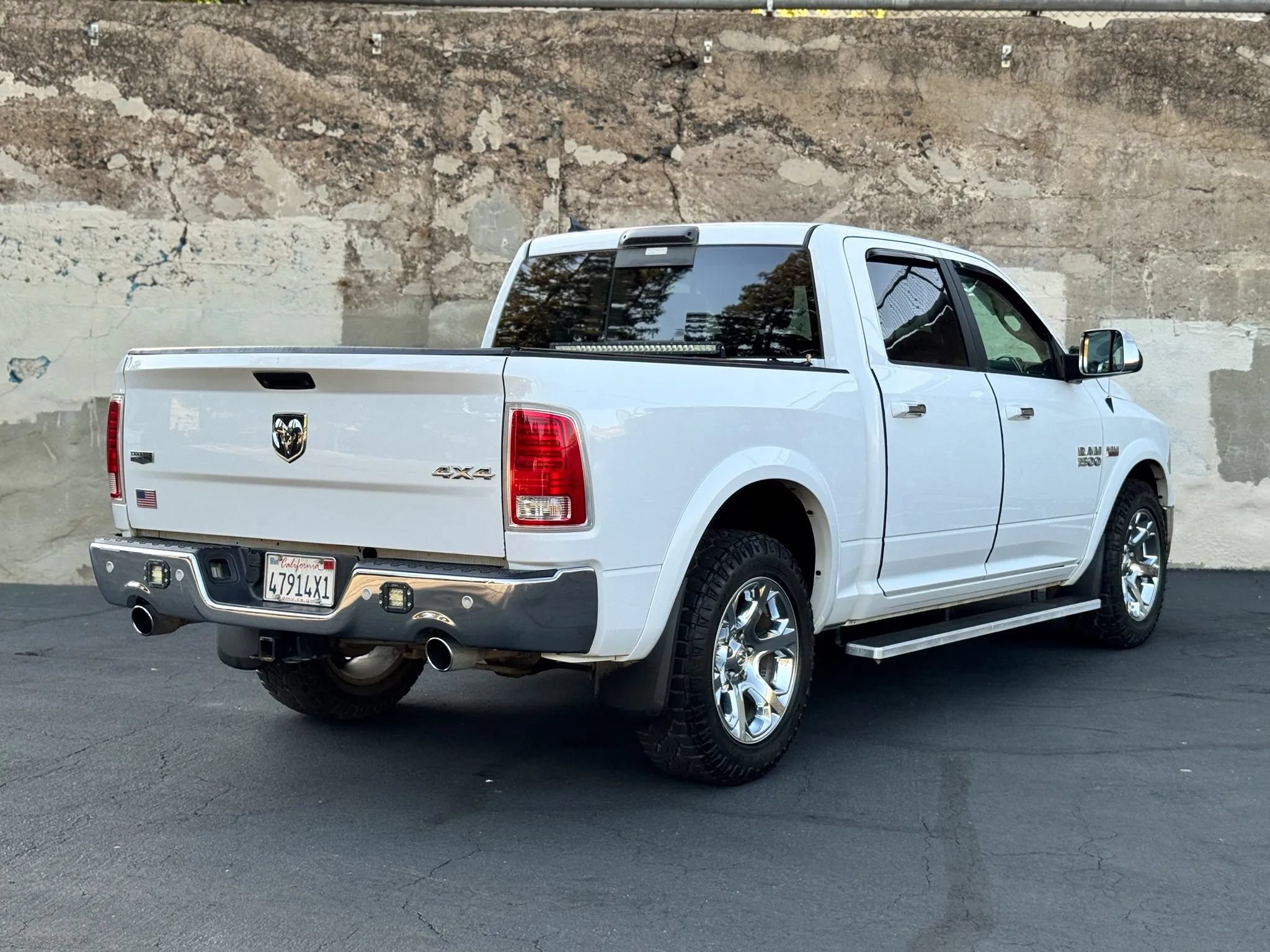 Used 2017 RAM 1500 Laramie w/ Convenience Group AWD/4WD image 7