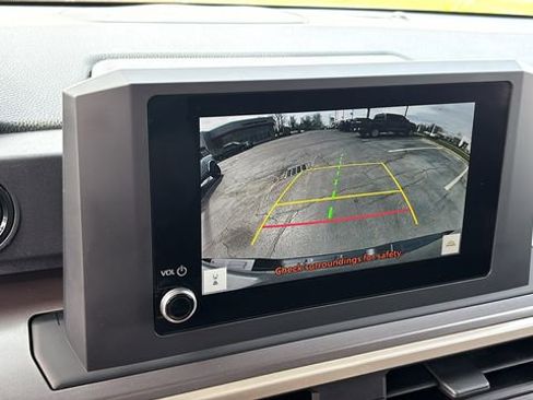 Used 2025 Toyota Tacoma SR5 AWD/4WD image 18
