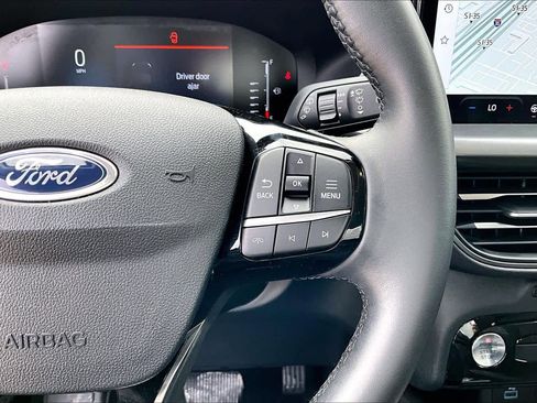 Used 2023 Ford Escape SE image 25