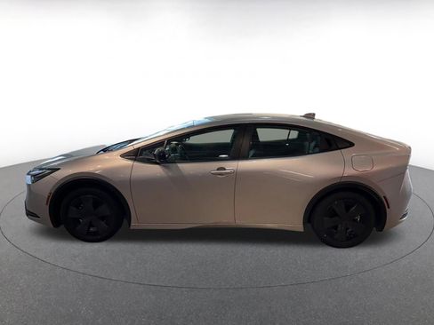 Used 2025 Toyota Prius LE image 9