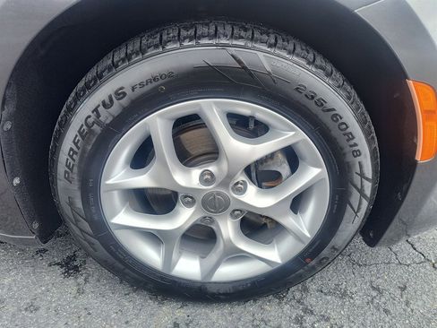 Used 2018 Chrysler Pacifica Touring-L Plus FWD image 12