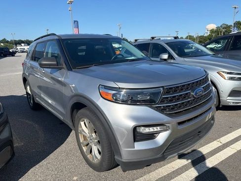 Used 2023 Ford Explorer XLT w/ Equipment Group 202A RWD image 2
