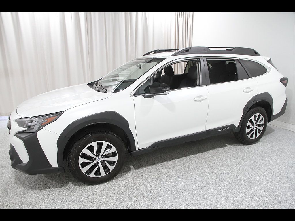 Used 2025 Subaru Outback Premium AWD/4WD image 3