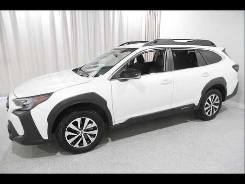 Used 2025 Subaru Outback Premium AWD/4WD image 3