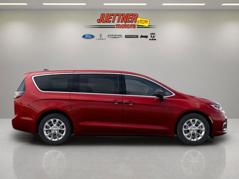 New 2026 Chrysler Pacifica Select image 6