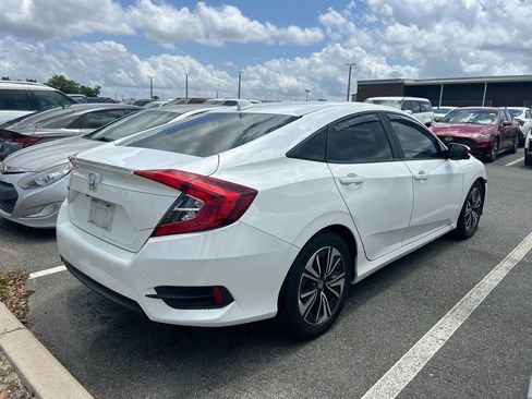 Used 2018 Honda Civic EX-T image 2