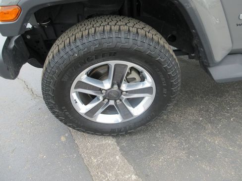 Used 2021 Jeep Wrangler Unlimited Sahara AWD/4WD image 14
