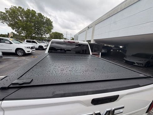 Used 2024 GMC Sierra 1500 Denali Ultimate AWD/4WD image 9