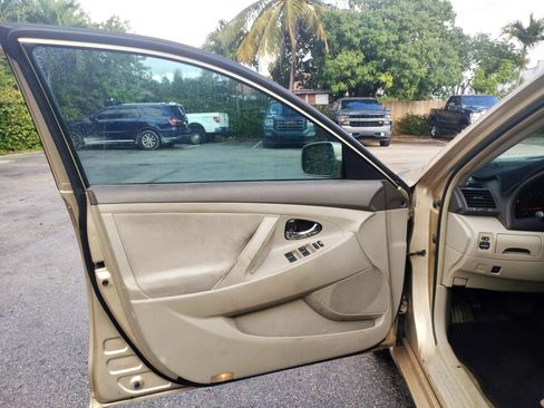 Used 2011 Toyota Camry LE w/ LE Extra-Value Pkg image 11